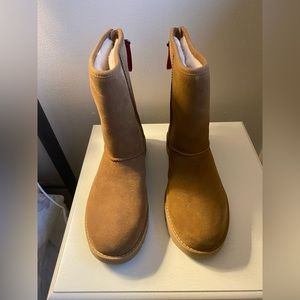 UGG Short Logo Boot -New